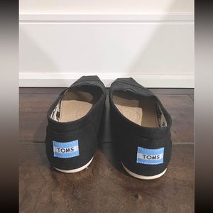 Black TOMS Size 8